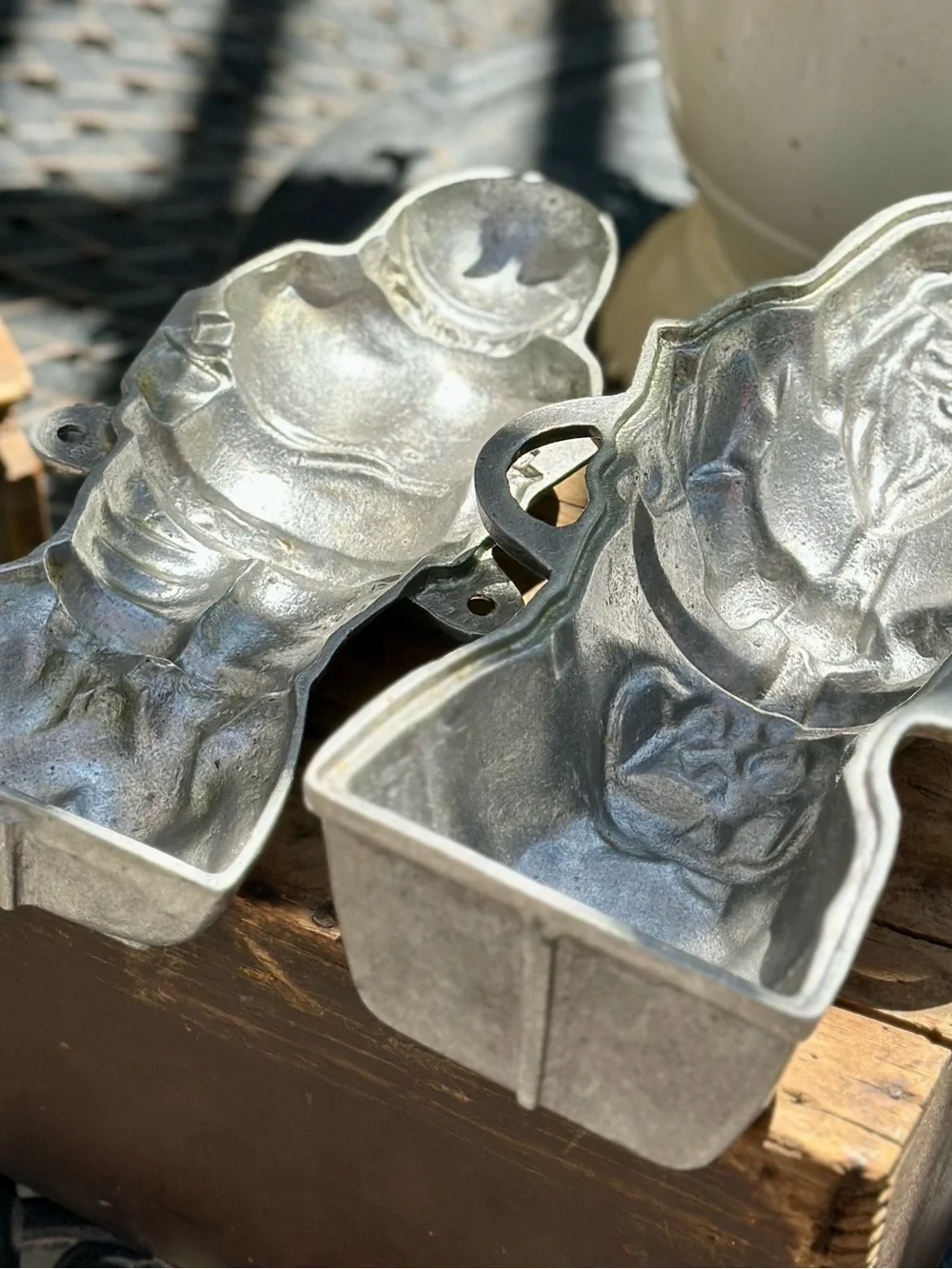 Vintage 12 inch Cast Aluminum Santa Cake Mold Hello Kiddies Christmas Bakeware